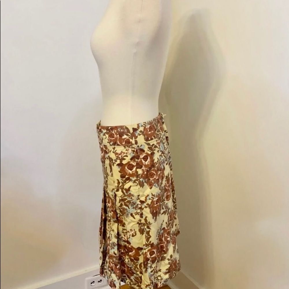 H&M Pleated Floral‎ Skirt - Picture 2 of 5